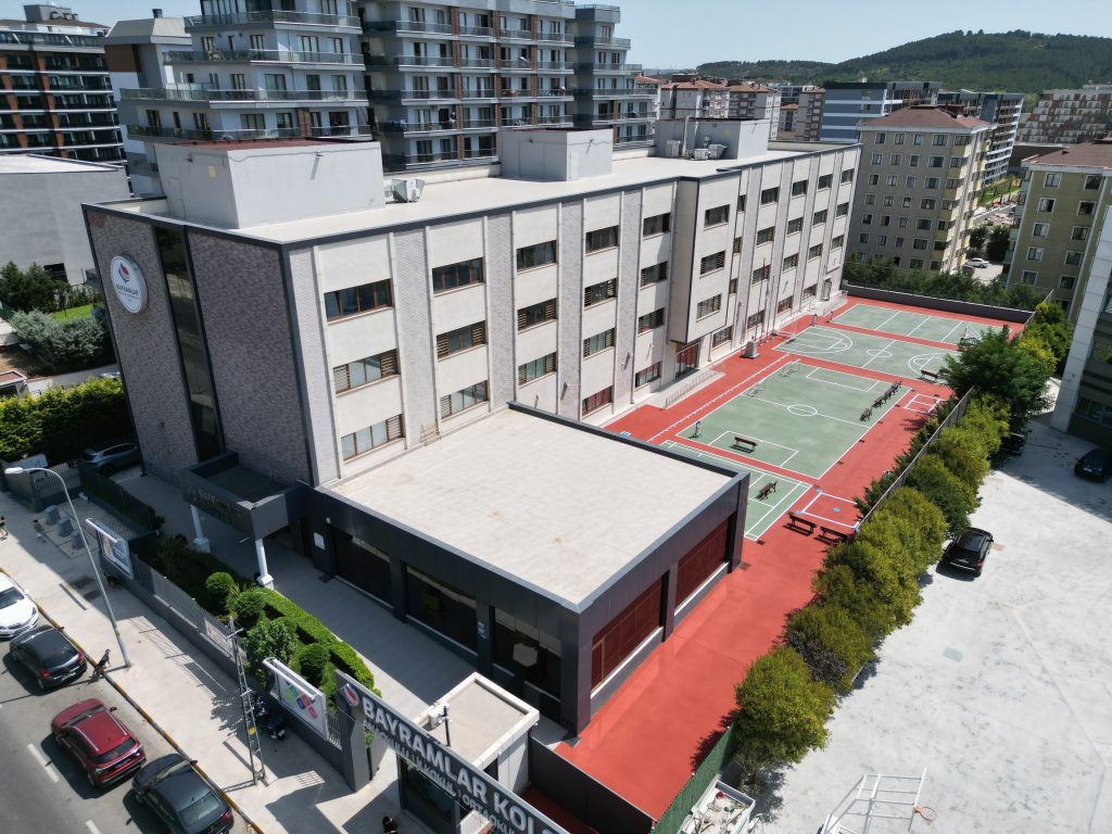 Bayramlar Koleji Kurtköy kampüsünün havadan görünümü